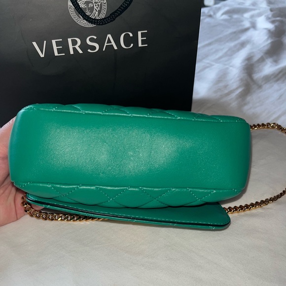 AUTHENTIC VERSACE MEDUSA GREEN CROSSBODY PURSE QUILTED LAMB LEATHER - Picture 7 of 13
